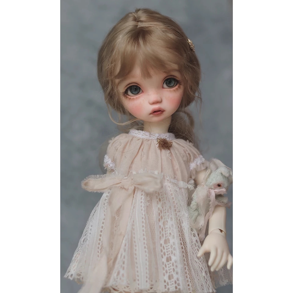 Does anyone know what doll this is or brand? I think she's a 1/6