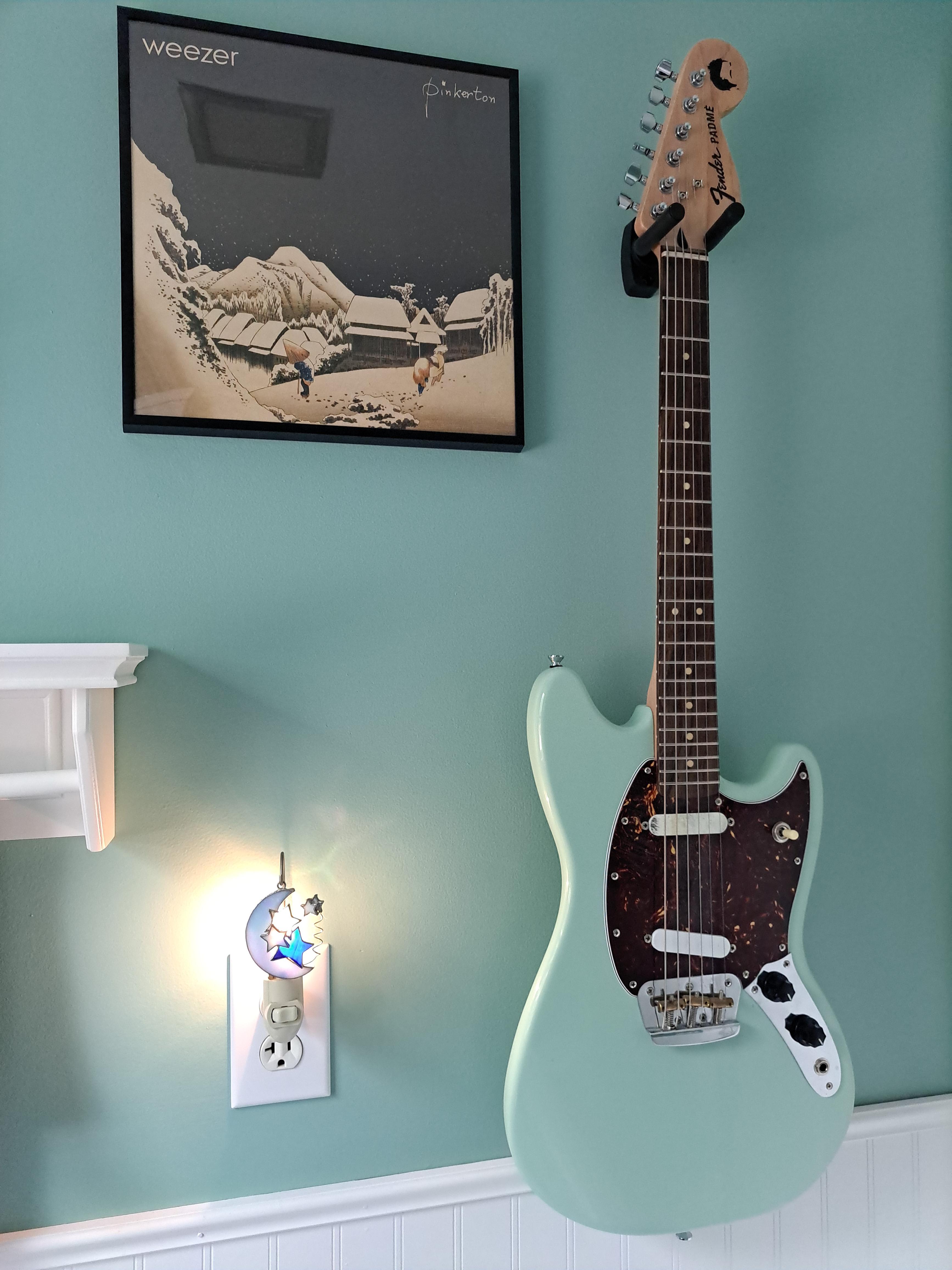 Fenderは、Toronadoのベースプレートを使ったDuosonicを作って、399