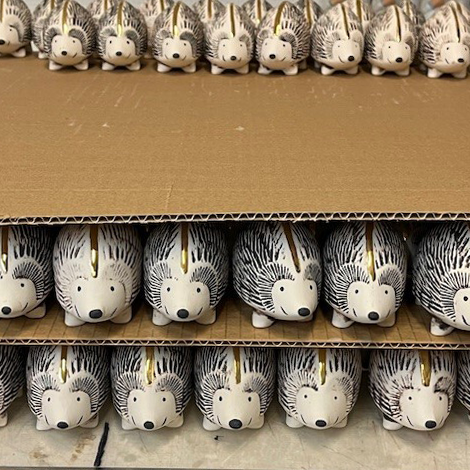 生誕15周年記念、 金のはりねずみ。