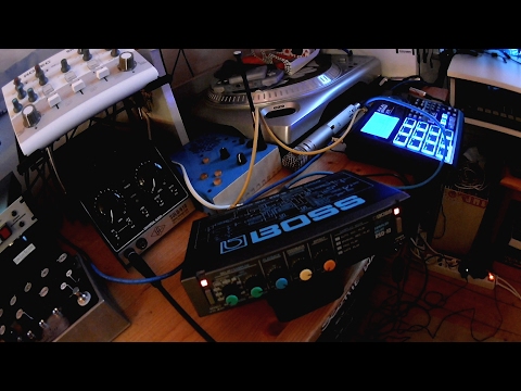Glitching around with the Boss RSD-10 Digital Sampler Delay - YouTube