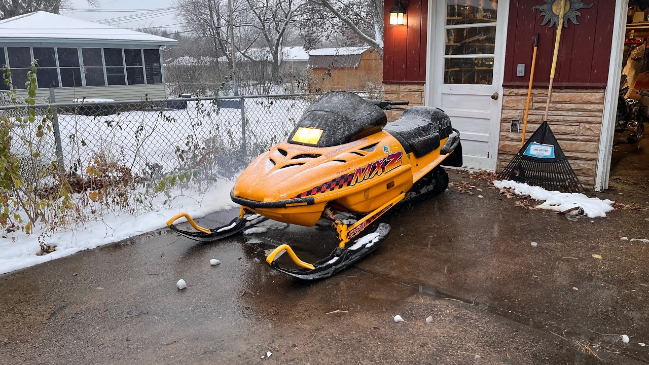 Walk around of my 96' mxz 440lc - YouTube