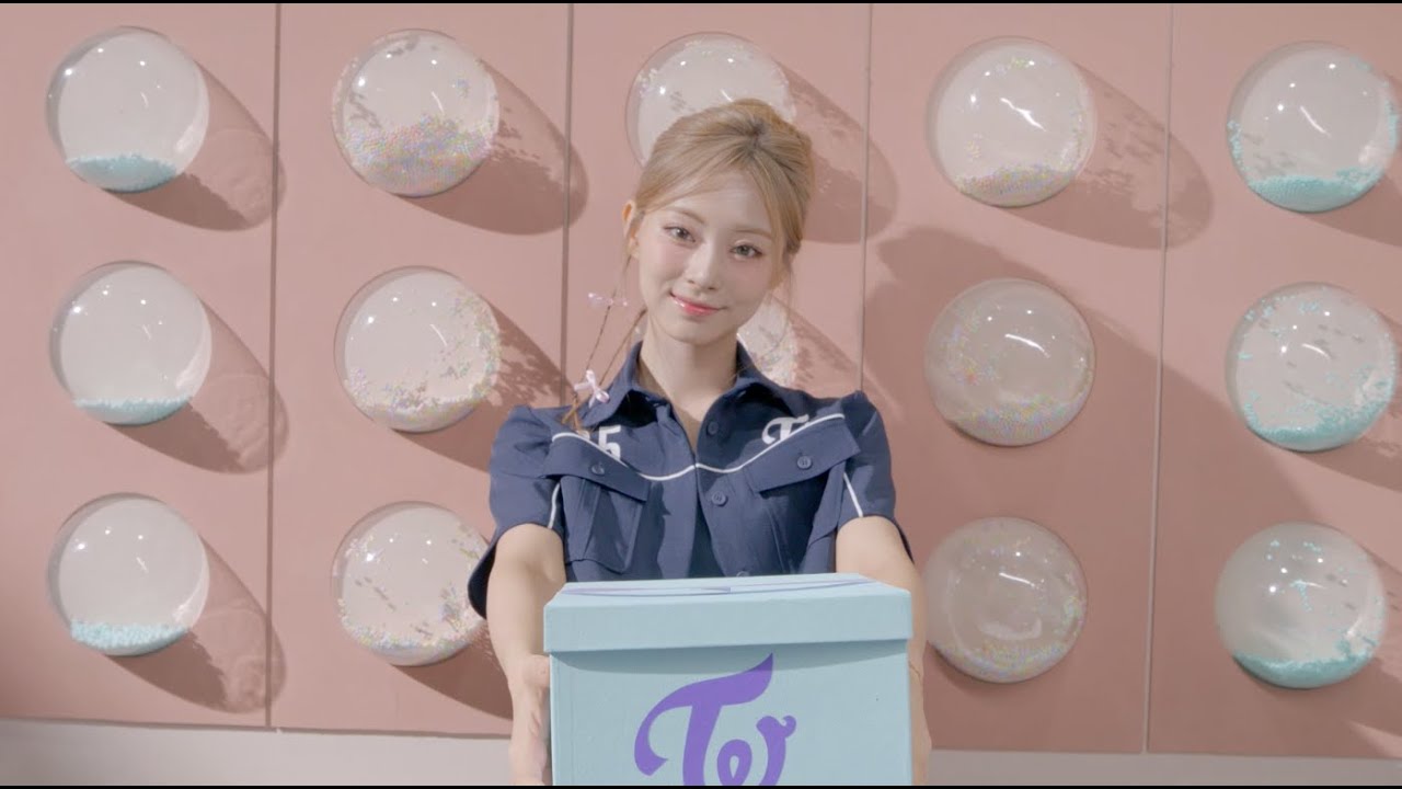 TWICE JAPAN SEASON'S GREETINGS 2025 “Birthday365” -TZUYU- - YouTube