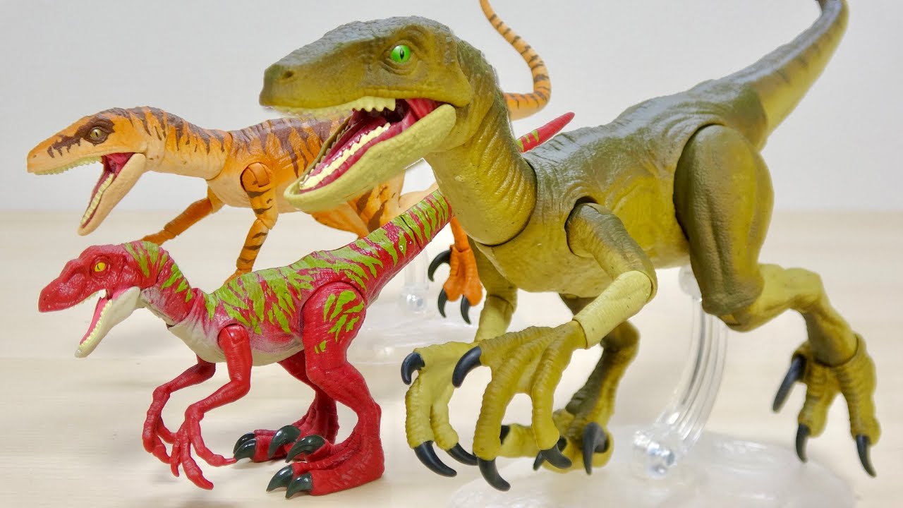 Jurassic Park Powerful Modeling Amber Collection Velociraptor