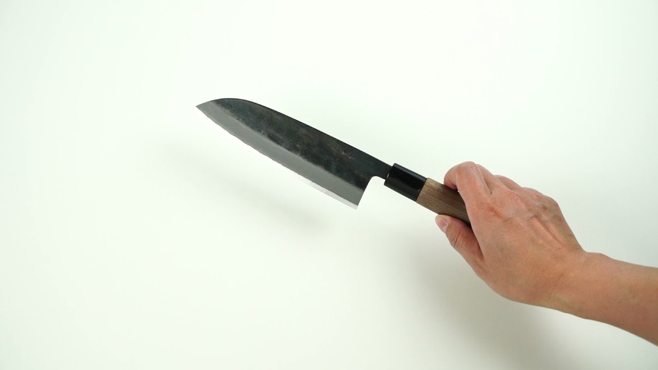 元兼「極上」鍛造黒打両刃 三徳包丁170mm 青紙スーパー - YouTube