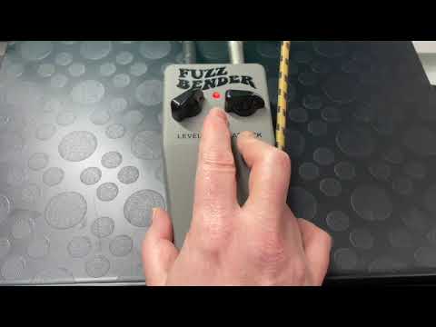 REVIEW: Behringer Fuzz Bender: First Look - Should You Buy One