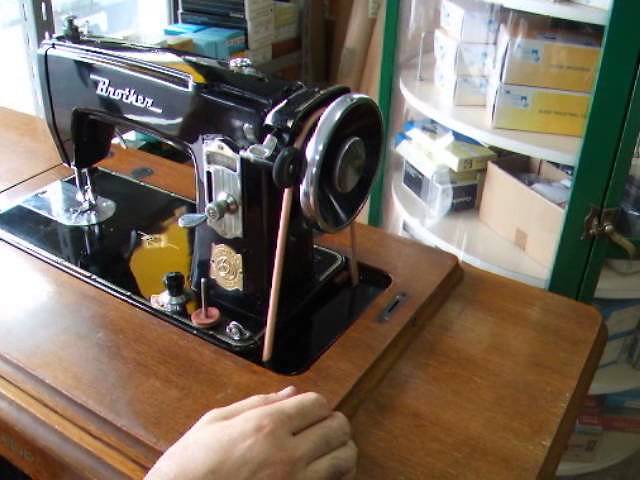 Brother足踏みミシン メンテナンス後 - YouTube