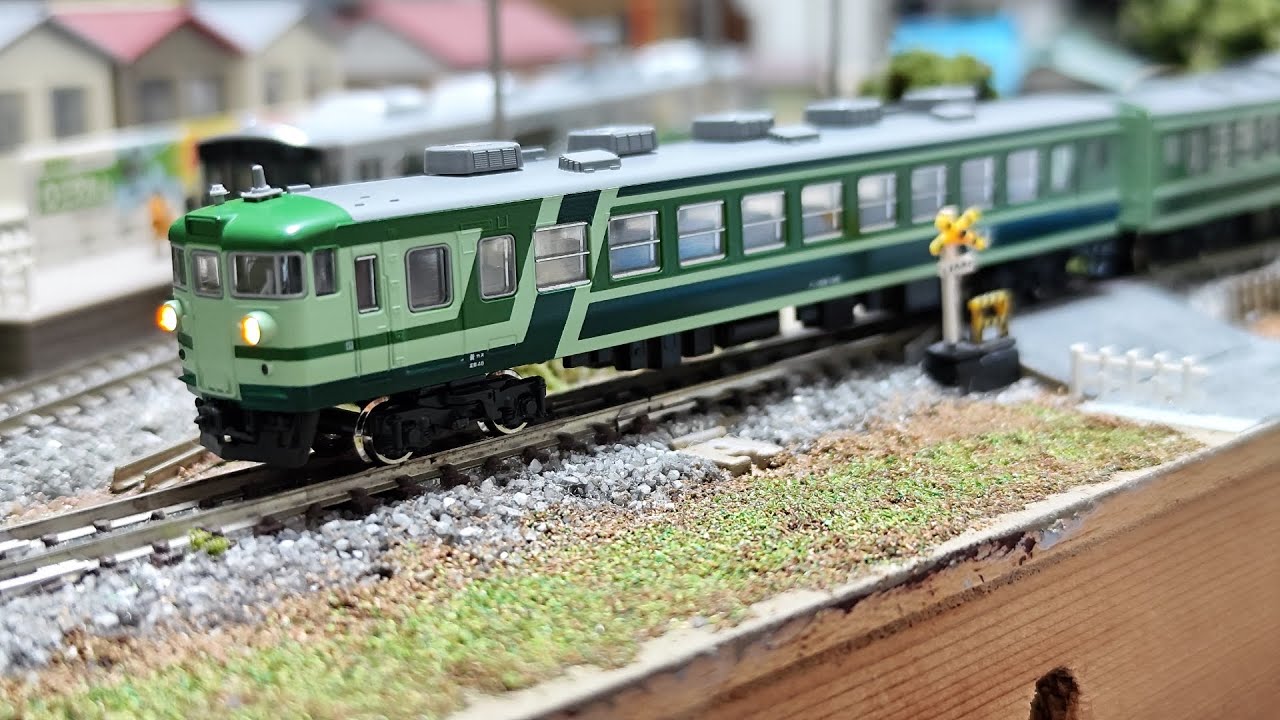 KATO 165系 ムーンライト 緑 3両セット - YouTube