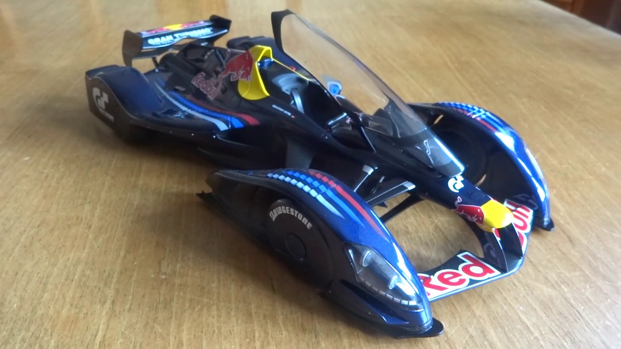 1/18 AUTOart Red Bull X2010 S. Vettel - YouTube