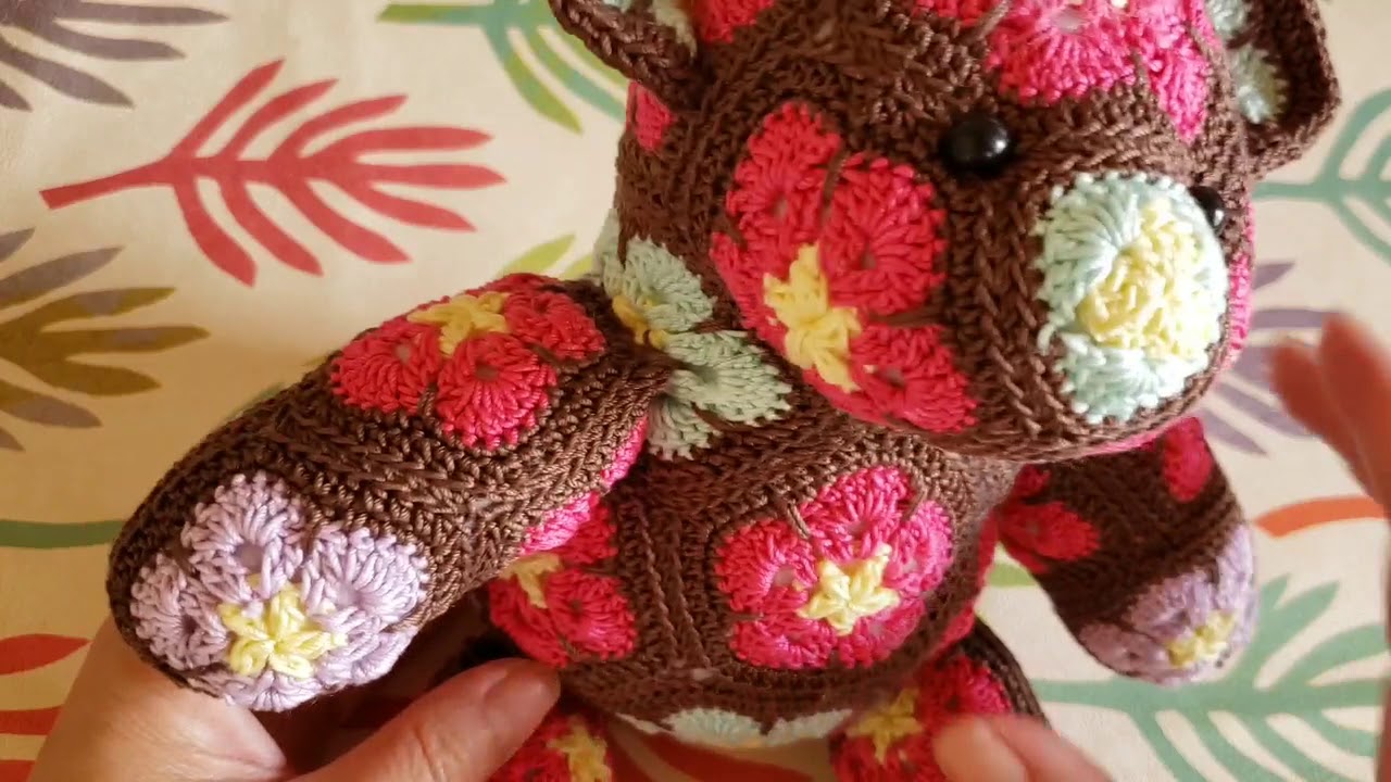 趣味の時間】アフリカンフラワーモチーフのくまちゃん、完成🐻 - YouTube