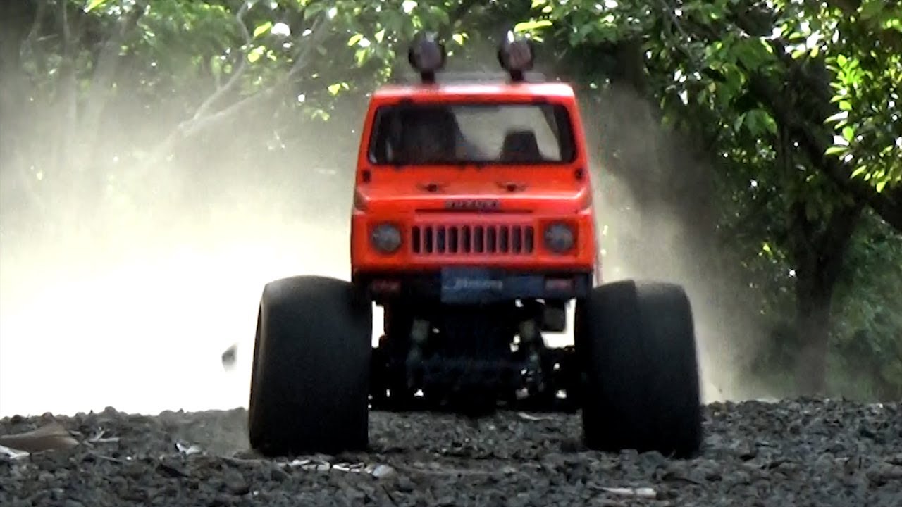 TAMIYA SUZUKI JIMNY[SJ30] WITH WR-02[ウイリー] STORMS ON THE DIRT