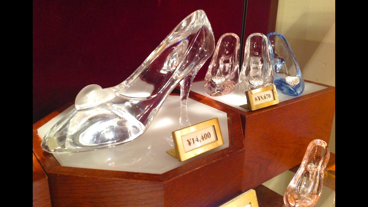 ディズニーランドの「ガラスの靴」ってどんなもの？ - YouTube