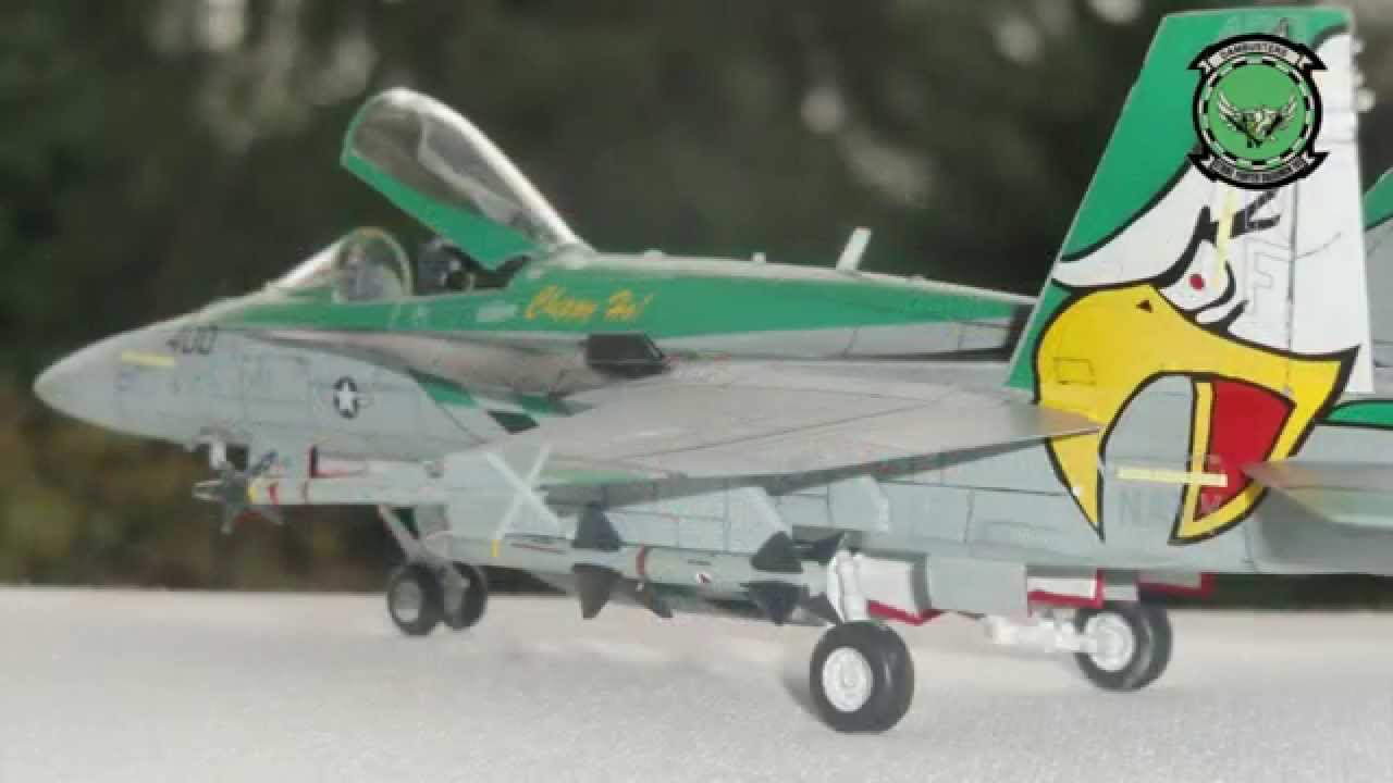 F/A 18 C chippy ho 1:72 - YouTube