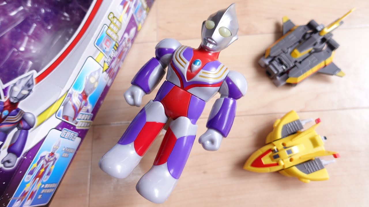 Ultraman Tiga transforms from SD to life-size in just one second