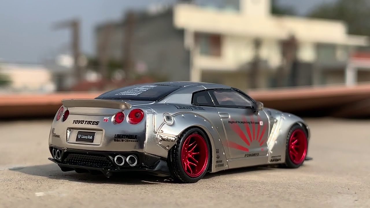Mini GT Liberty Walk LB Works Nissan GT-R Satin Silver - Showcase