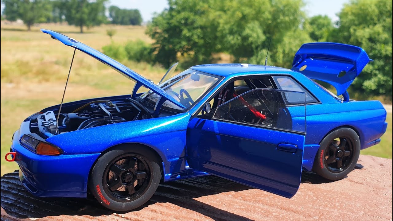 Nissan R32 GT-R Plain Body AutoArt 1/18 Blue - YouTube