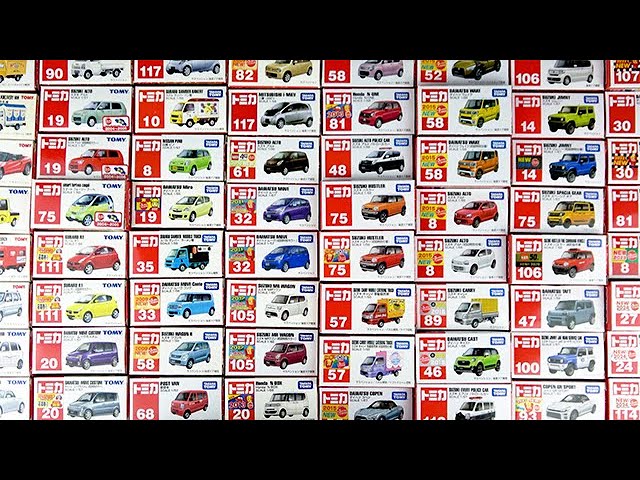Unboxing the complete set of 65 Tomica 