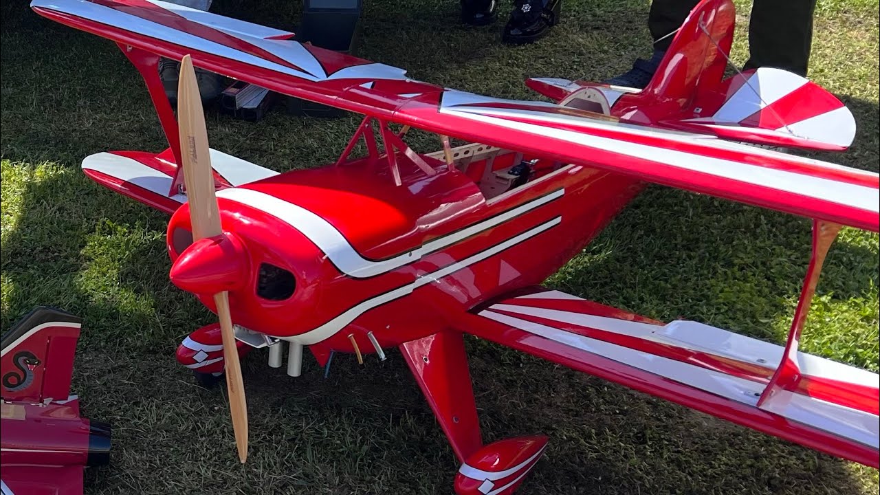 ラジコン飛行機 Hangar 9 Pitts S-2B 60cc 2nd Flight - YouTube