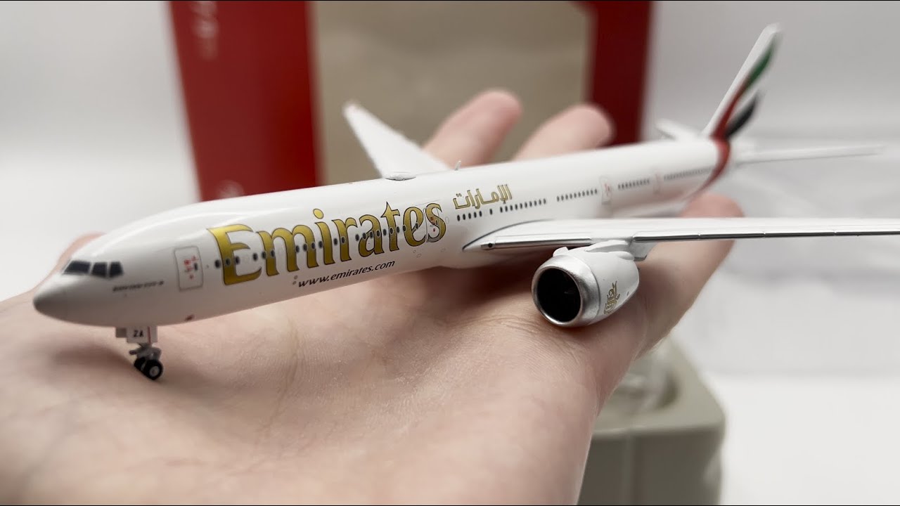Gemini Jets Emirates Boeing 777-9X A6-EZA 1:400 Scale GJUAE2160