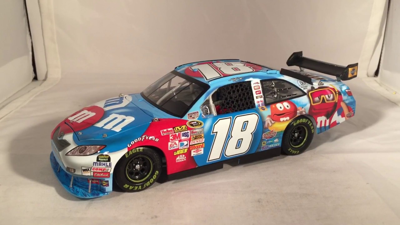 Review: 2008 Kyle Busch #18 M&Ms RWB Summer Fun Toyota 1/24 NASCAR