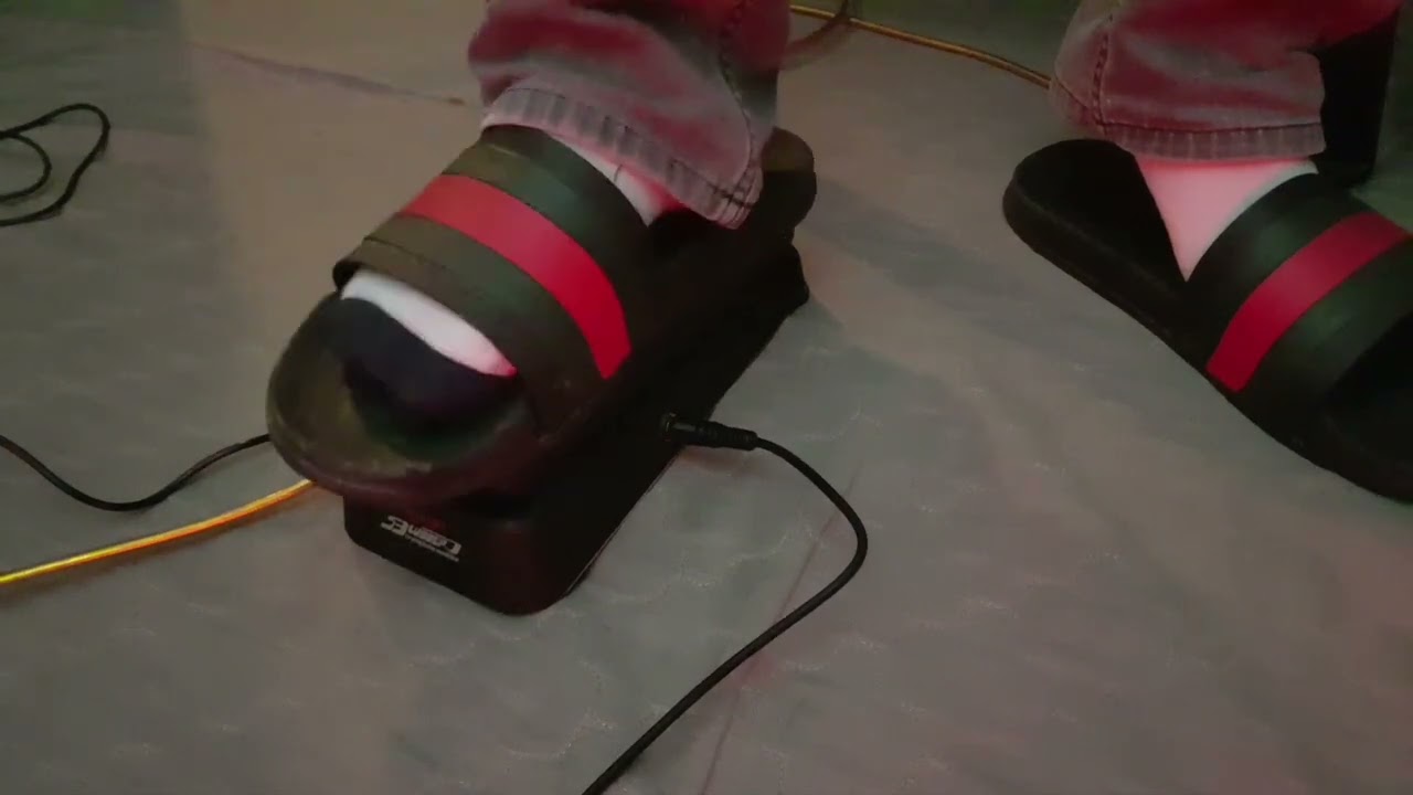 Maxon Blubber Wah Cry Baby Machine - YouTube