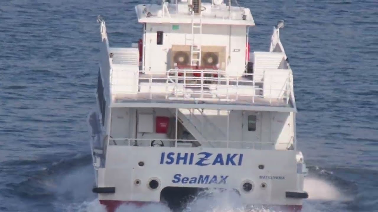 音戸の瀬戸を行き交う船(2026/1/16）SeaMAX（シーマックス）崖の上から