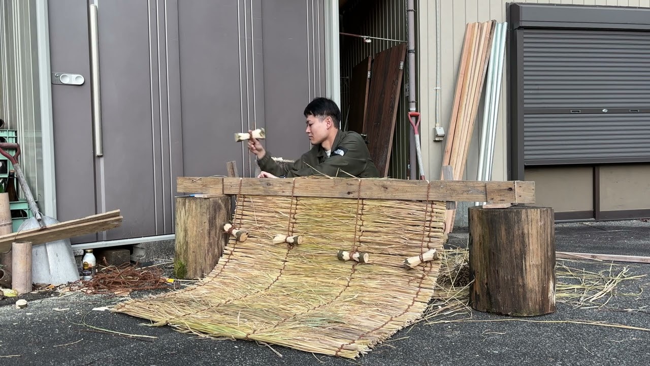 ワラ編んで敷物つくって正座した :: デイリーポータルZ