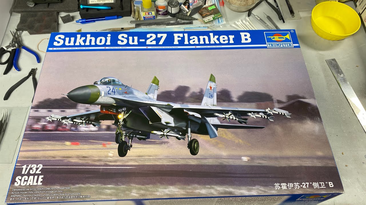 What's in the box? Trumpeter 1/32 Su-27 Flanker - YouTube
