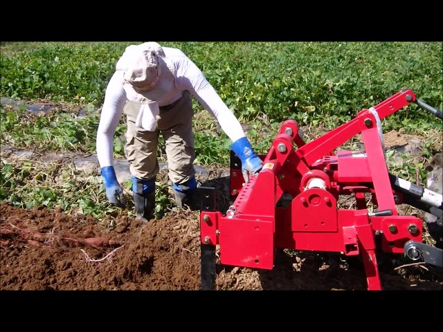 上田農機 振動式堀上機 UPN-583N 芋掘り - YouTube