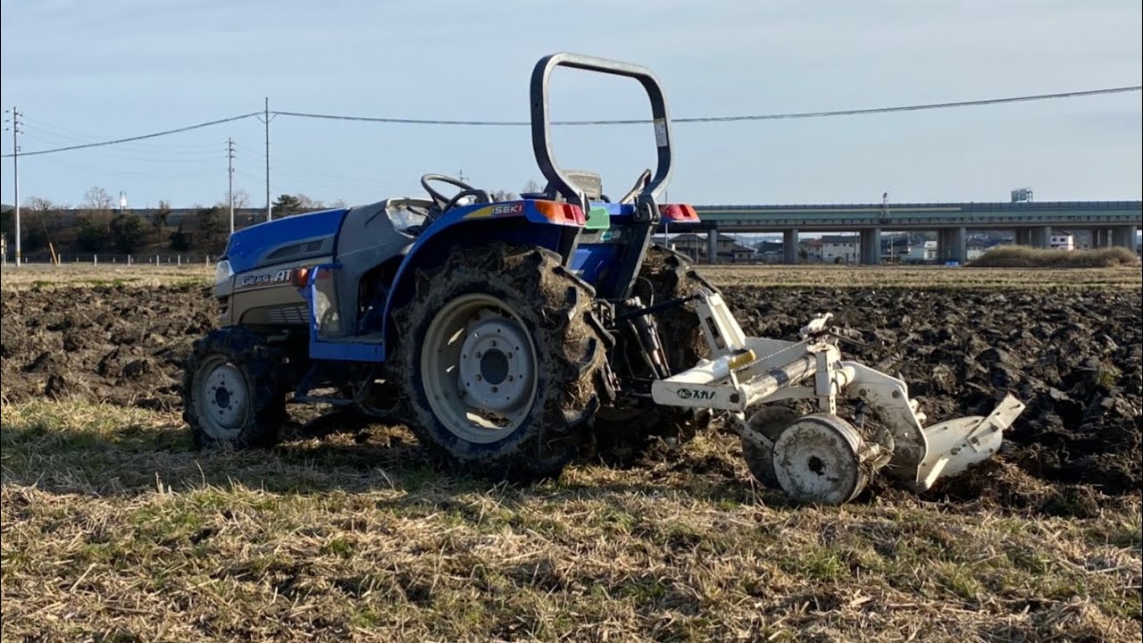 スガノワンウェイプラウ 水田作業 - YouTube