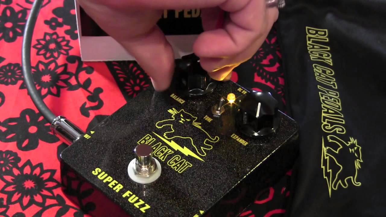 Black Cat Pedals SUPERFUZZ guitar pedal demo with Kingbee Strat