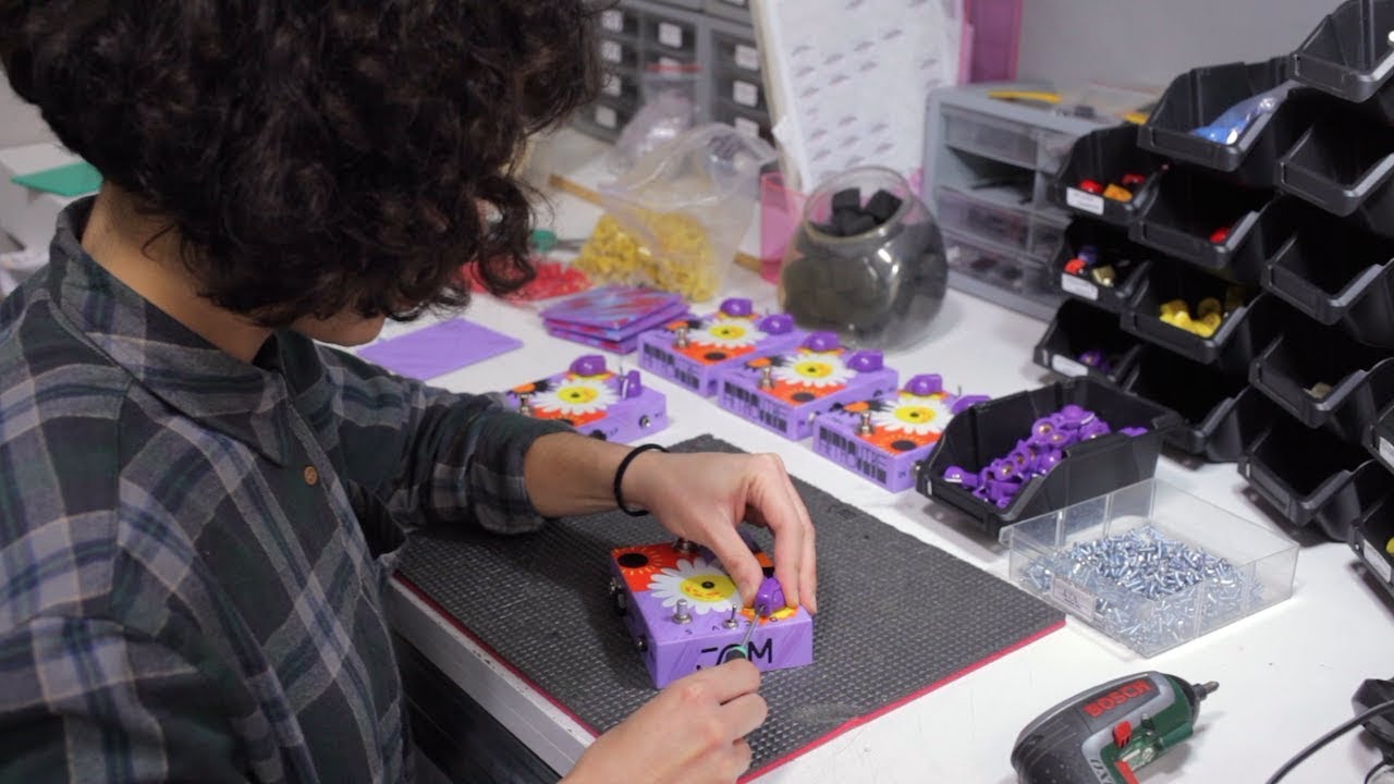 JAM pedals RetroVibe | The making of - YouTube
