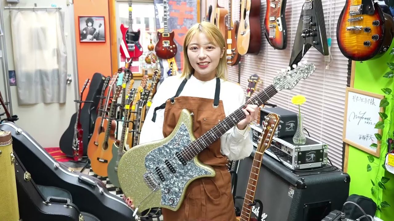 Italia Guitars Monza 脱着式アンプ付き！ - YouTube