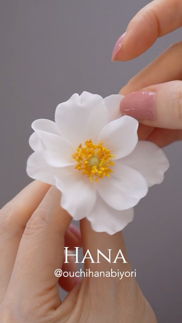 Japanese anemone made of air dry clay樹脂粘土で作る秋明菊の花