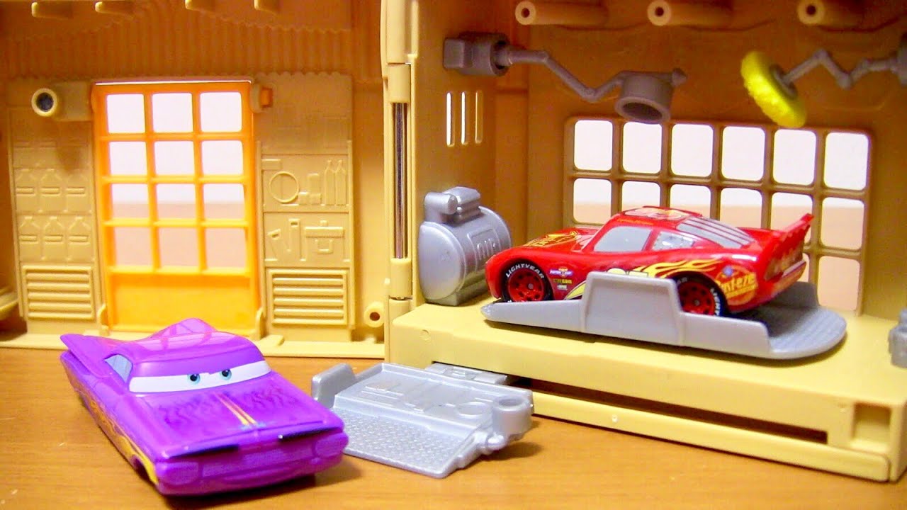 開いてすぐに遊べる!カーズ マテル ラモーンのポータブルプレイセット