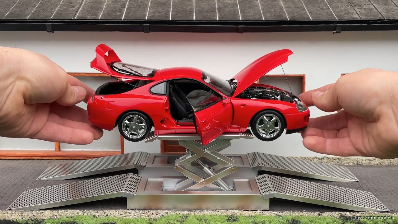 1:18 Toyota Supra (A80) with car lift, red - LCD Models [Unboxing