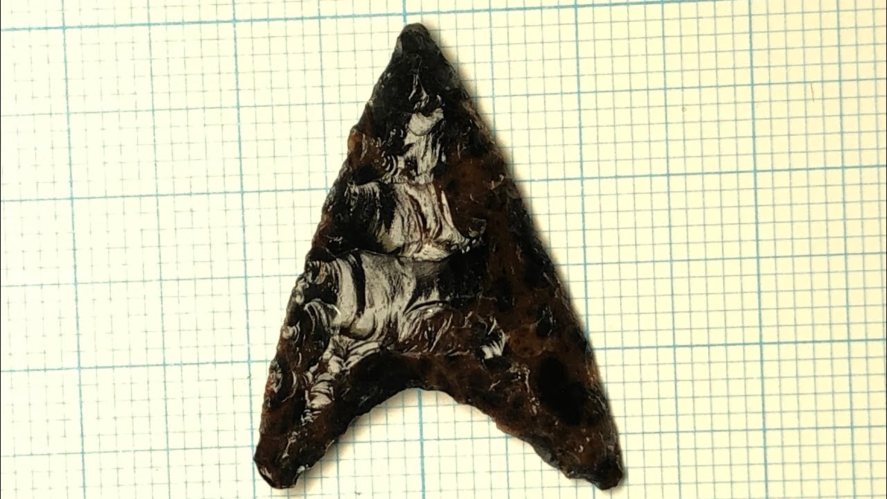 黒曜石で矢じりを作る - YouTube