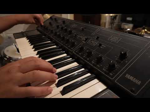 アナログシンセサイザーで遊ぶ（YAMAHA CS-10） - YouTube