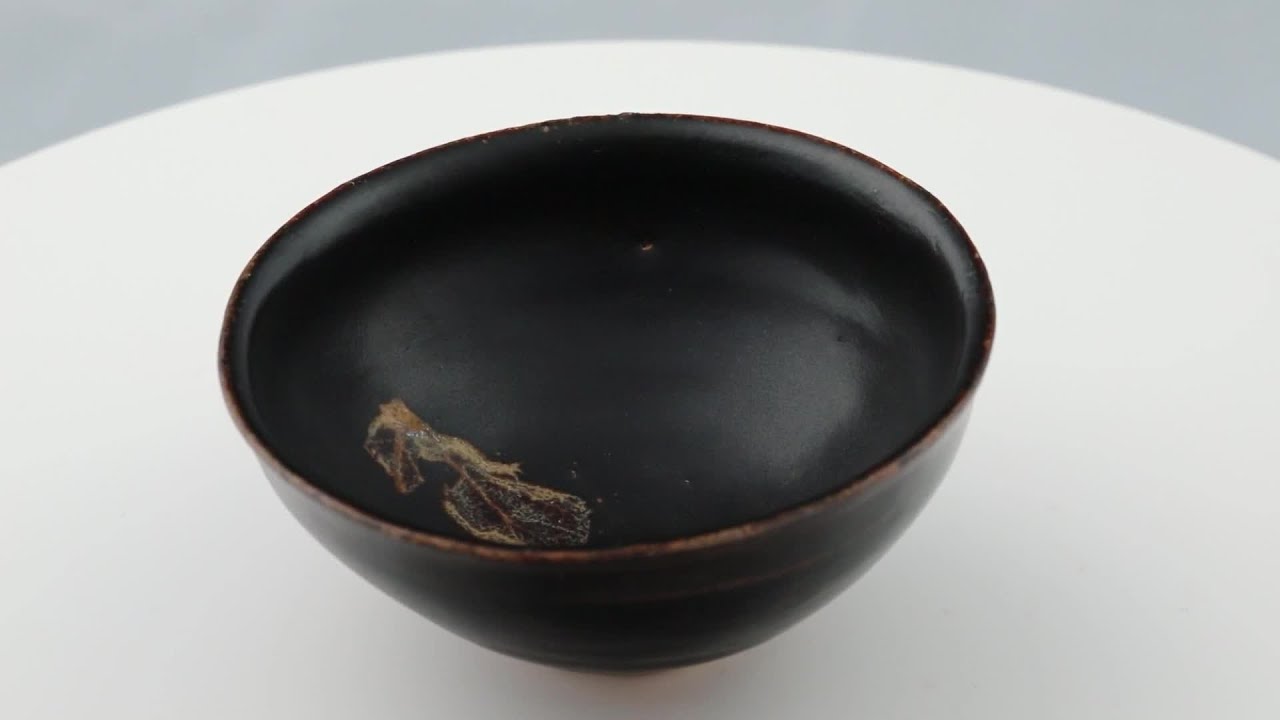 カイコを文様にした珍しい木葉天目茶碗 江西省吉安市 - YouTube