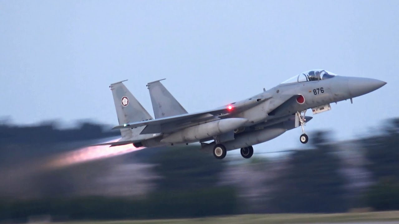 百里基地 F-15 ナイト アフターバーナー - YouTube