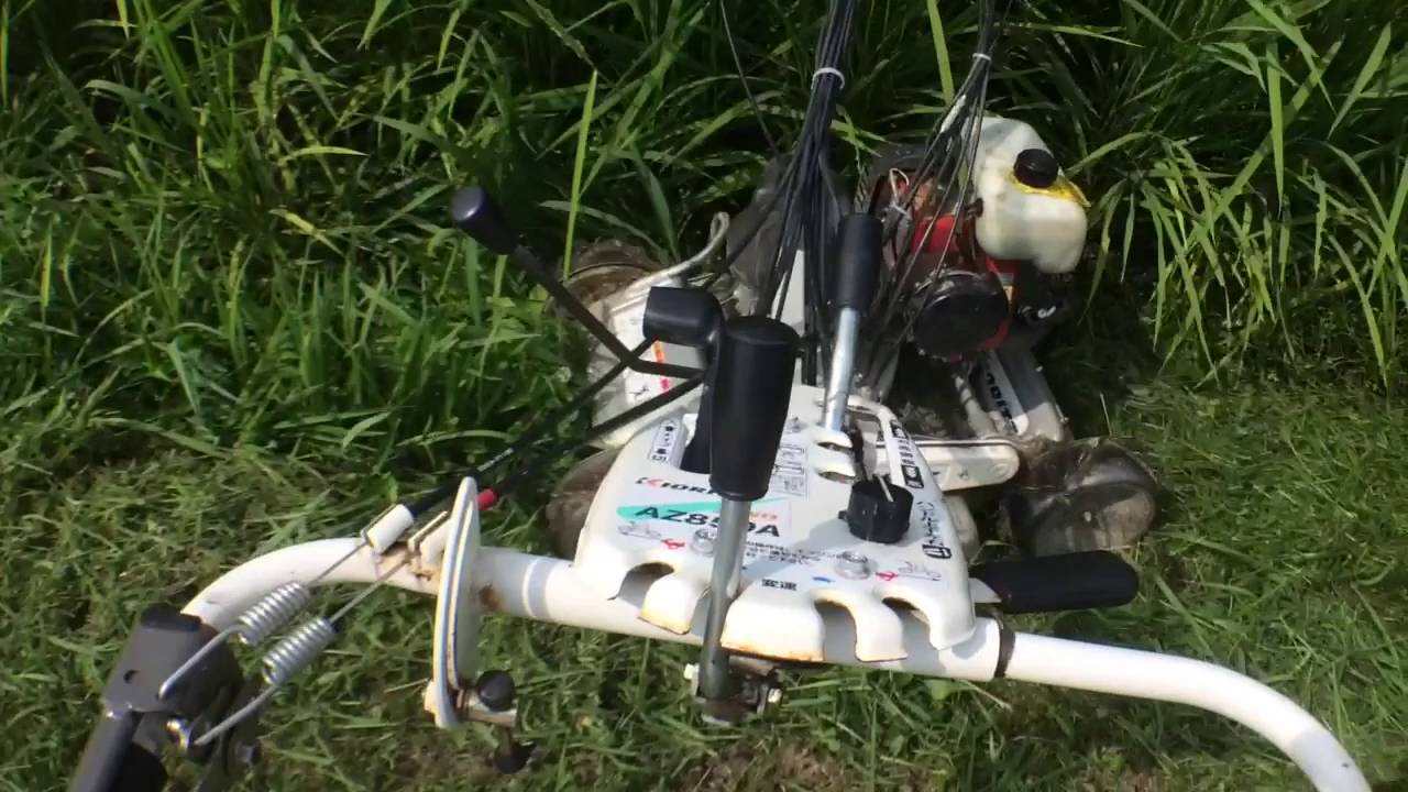 スパイダーモアー 共立(やまびこ)AZ850A 田んぼの畦の草刈り - YouTube
