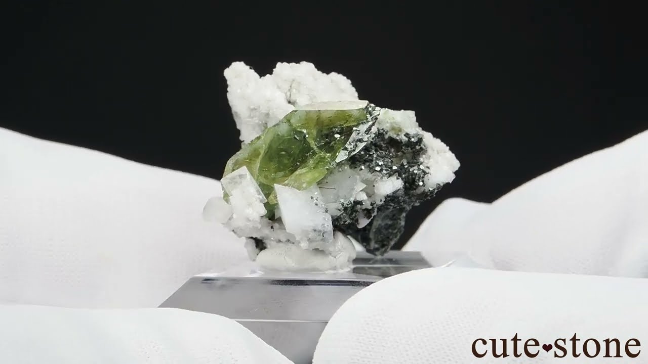 オーストリア Teufelsmuhle産 スフェーン（チタナイト）の原石 No.1