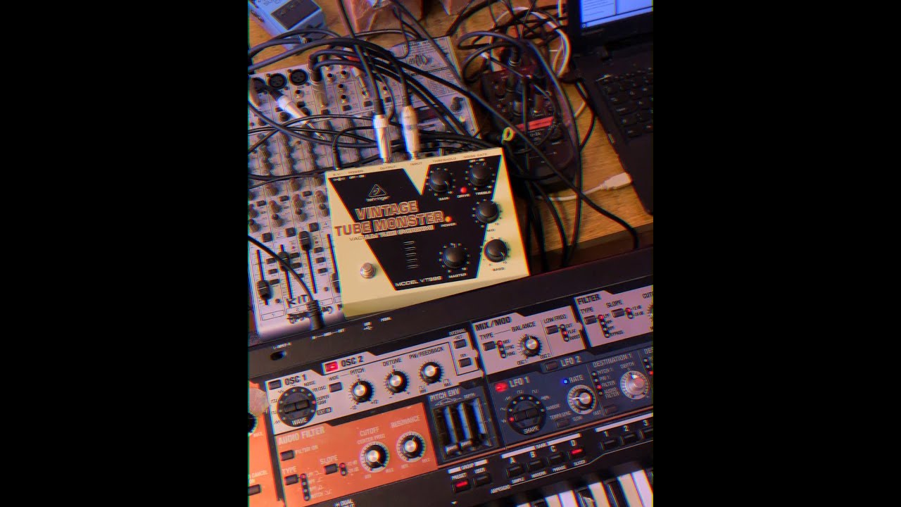 Behringer VT999っていう、真空管オーバードライブ、ついさっき手に