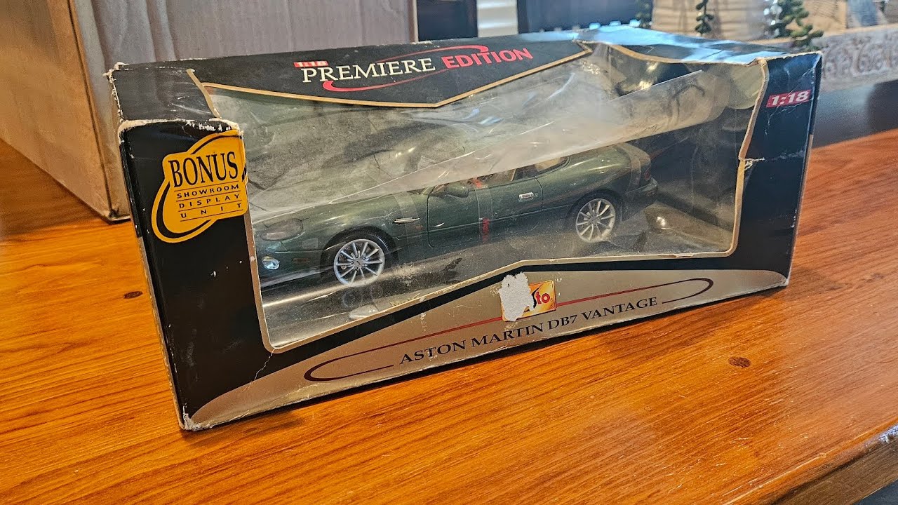 Maisto 1/18 Aston Martin DB7 Vantage unboxing!!! - YouTube