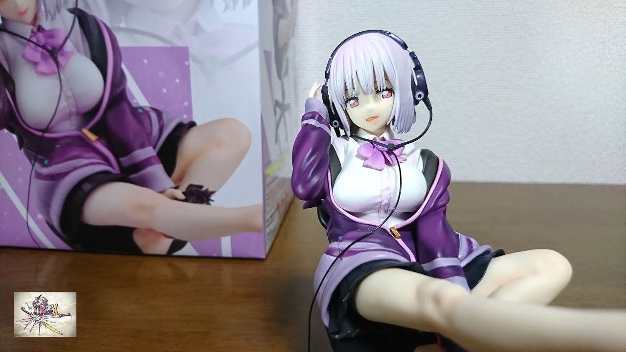 自室での姿を立体化！メガネやアレクシスなど細かい造形！）メガハウス