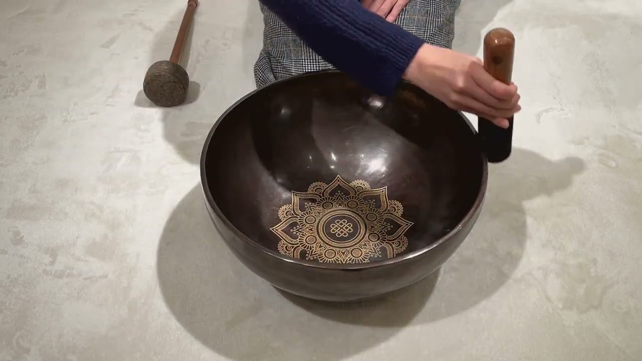 マンダラ彫シンギングボウル黒・特大サイズ｜浄化・瞑想・ヨガ
