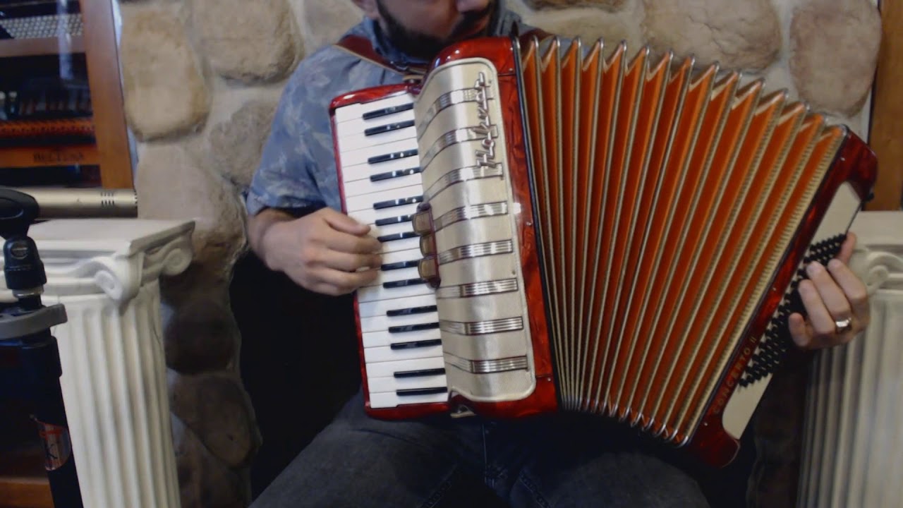 7339 - Red Gold Hohner Concerto II Piano Accordion MM 34 72