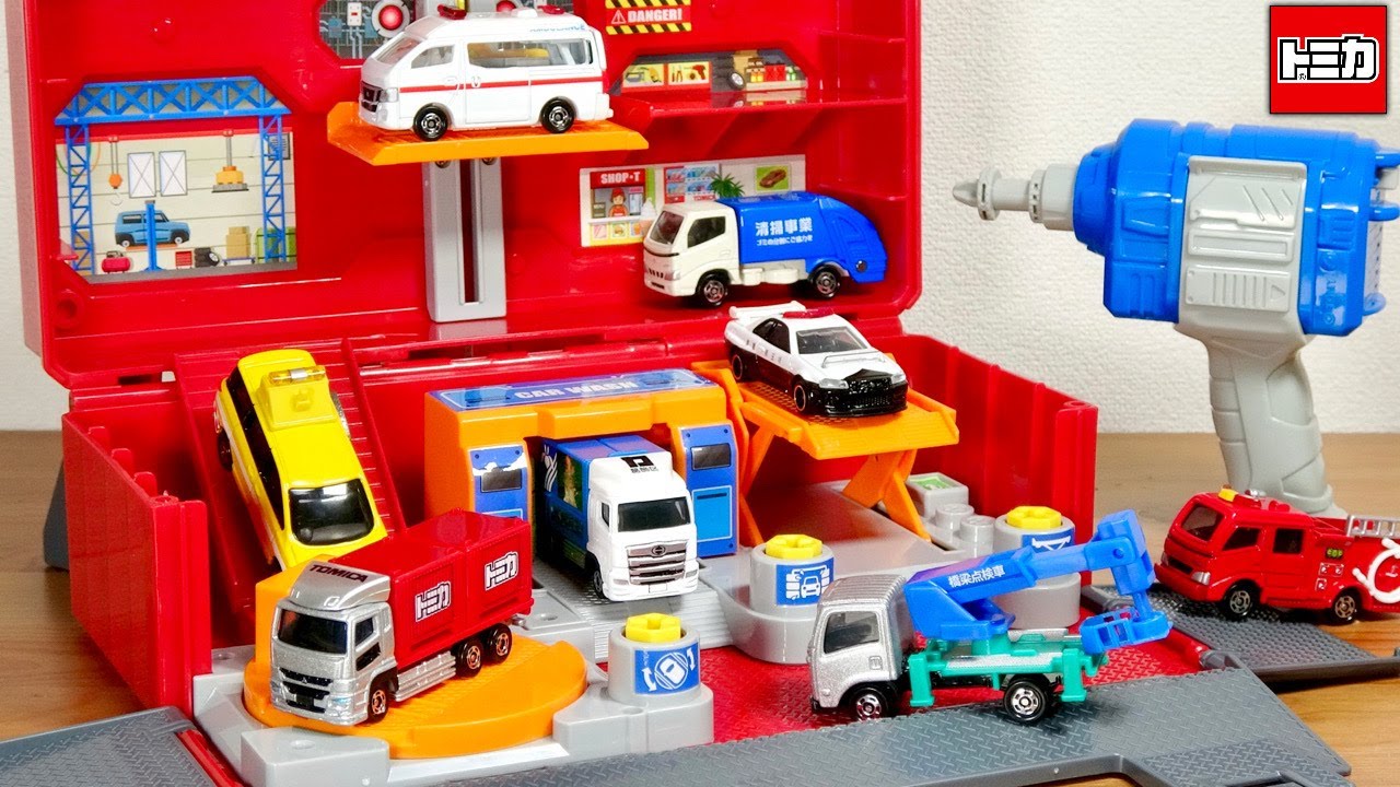 The toolbox transforms with a snap! Tomica NEW Structure Tomica