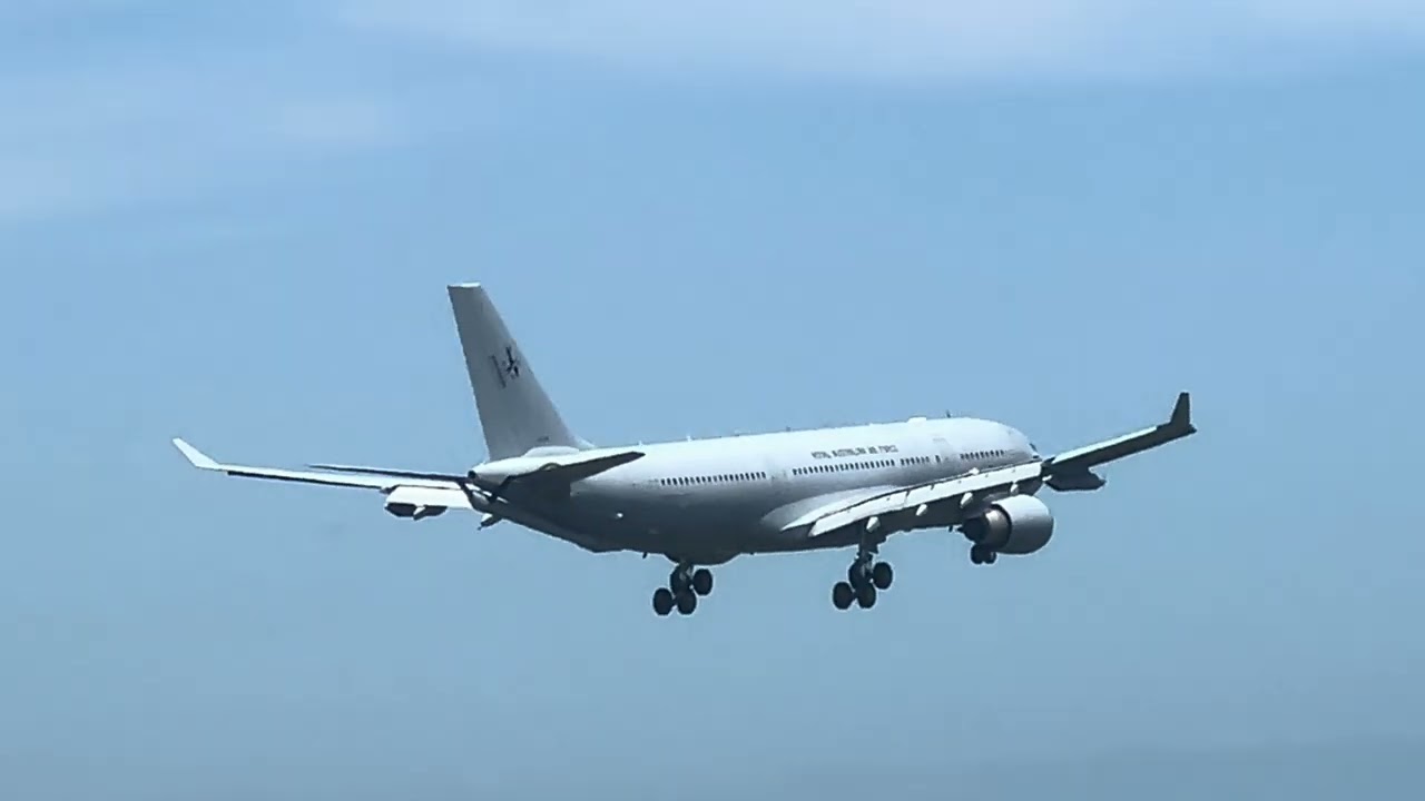 オークランド】オーストラリア空軍 A330-200 RWY23着陸 - YouTube