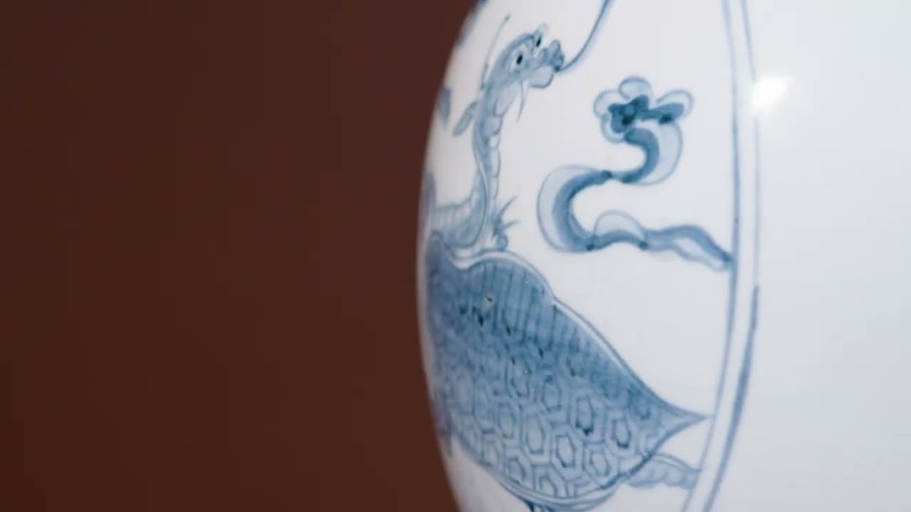 最高峰の美の結晶、朝鮮青花の球形壺。9月NYのオークションに登場 – 目