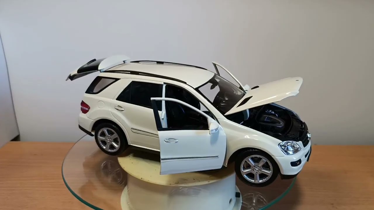 Mercedes Benz ML350 W164 2006 Welly 1/18 - YouTube